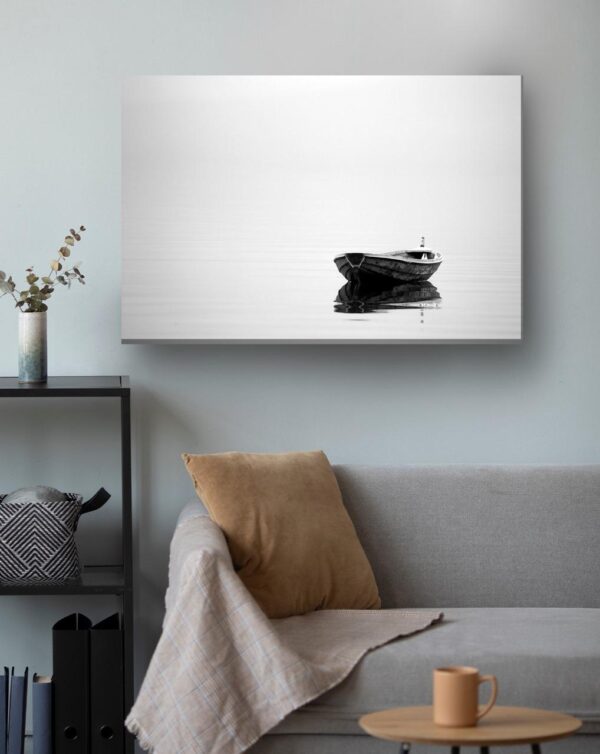 Bote blanco y negro